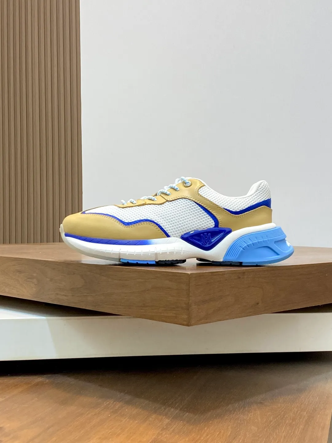 💰740 AMIRI's new men's casual sports shoes, made of first-layer cowhide leather uppers and spliced ​​with original breathable mesh, rich in three-dimensionality, contrasting color design, simple style, fashionable and sporty, breathable mesh lining, original ultra-light outsole, a must-have item for daily leisure! Size: 38-45 (38, 45 customized)